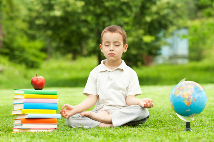 Yoga für Kids: Schulstress kinderleicht bewältigen